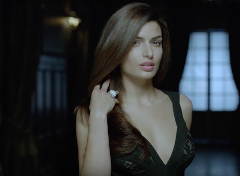 Τόνια Σωτηροπούλου: Το «κορίτσι του Τζέιμς Μποντ» φωτογραφίζεται με μαγιό και «ρίχνει» το διαδίκτυο (Photos) - Media