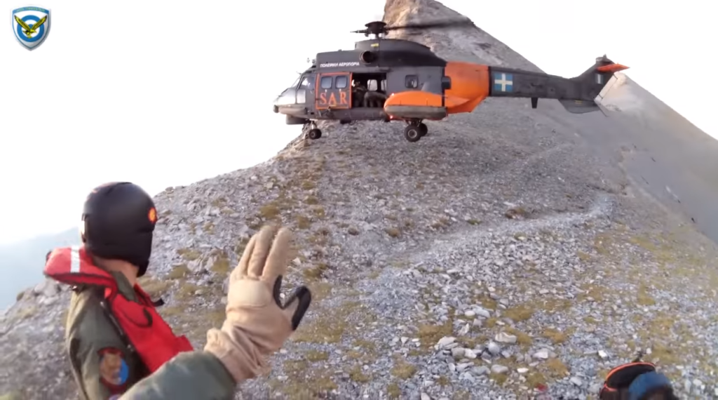 Μεταφορά ασθενούς με ελικόπτερο από ύψος 2689 μέτρων στον Όλυμπο - Media