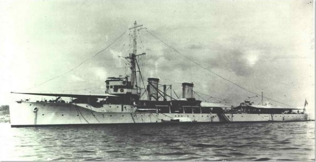 Δεκαπενταύγουστος 1940: Όταν οι Ιταλοί τορπίλισαν το καταδρομικό «ΕΛΛΗ» στην Τήνο  (Video | Photos) - Media