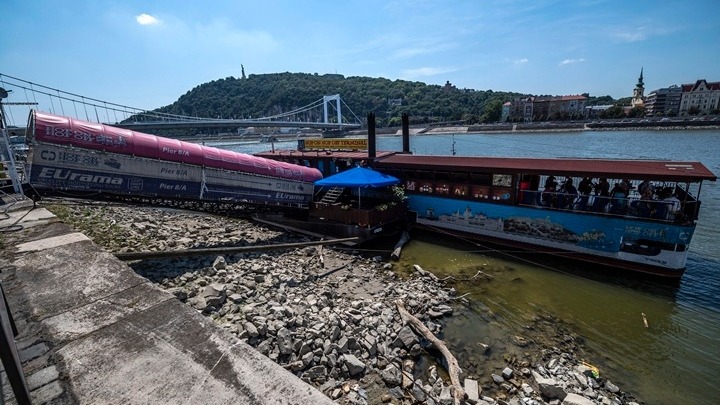 Τα νερά του Δούναβη «χαμηλώνουν» λόγω της ξηρασίας και αποκαλύπτουν τα μυστικά της κοίτης του (Photos) - Media Gallery 3
