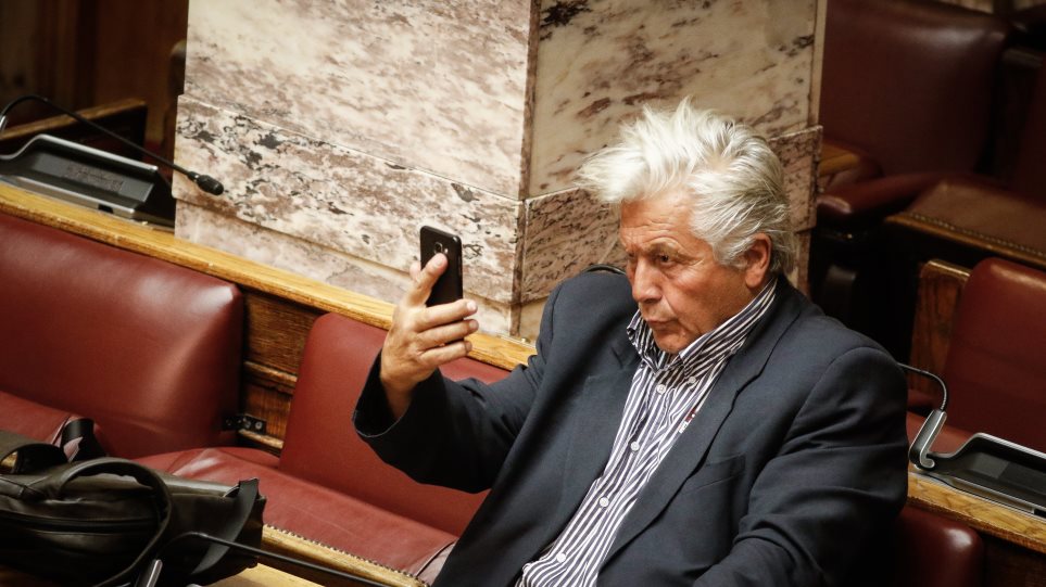 Ο Κούλης, ο Παπαχριστόπουλος και το μαλλί του… Τραμπ - Media