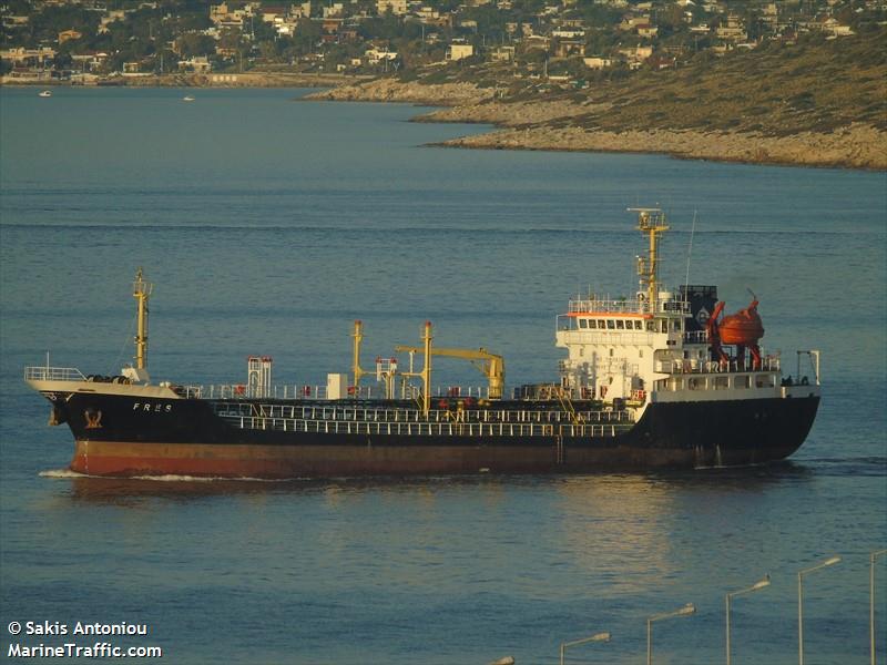 Δεξαμενόπλοιο προσάραξε Αδάμαντα της Μήλου - Μεταφέρει 1000 τόνους μαζούτ - Media