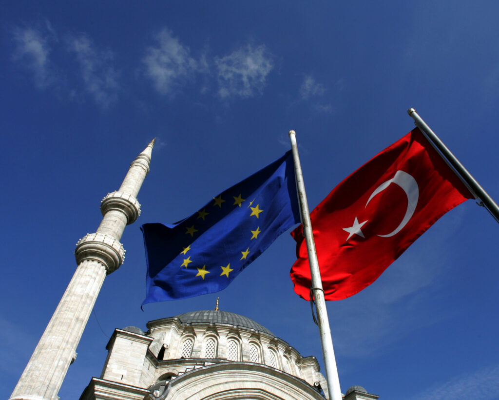 «Κόβει τα φτερά» της Τουρκίας η Κομισόν για ένταξη στην ΕΕ - Δραστική μείωση της προενταξιακής χρηματοδότησης - Media