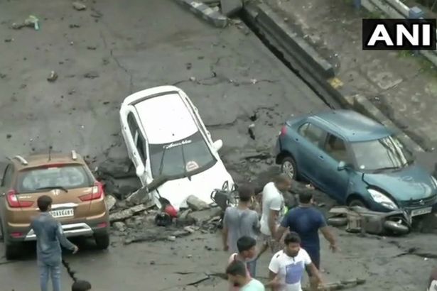 Καταστροφή στην Ινδία: Κατέρρευσε γέφυρα – Πέντε νεκροί και πάνω από 15 άτομα παγιδευμένα στα οχήματά τους (Photos) - Media