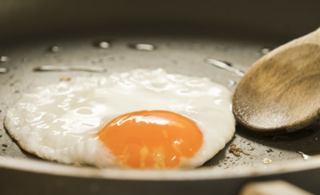 Αυγά: Μην κάνετε λάθος στο μαγείρεμα – Ο υγιεινός τρόπος να τα τρώτε - Media
