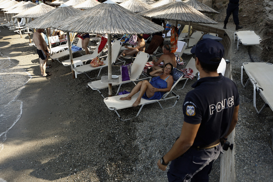 Έχασε τη δουλειά της η αστυνομικός που μπέρδεψε το σπίτι της με σπίτι άλλου και σκότωσε έναν άνδρα - Media