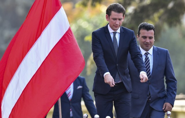 Απίστευτη γκάφα της κυβέρνησης Ζάεφ μπροστά στον Κουρτς - Μπέρδεψαν τη σημαία της Αυστρίας! - Media