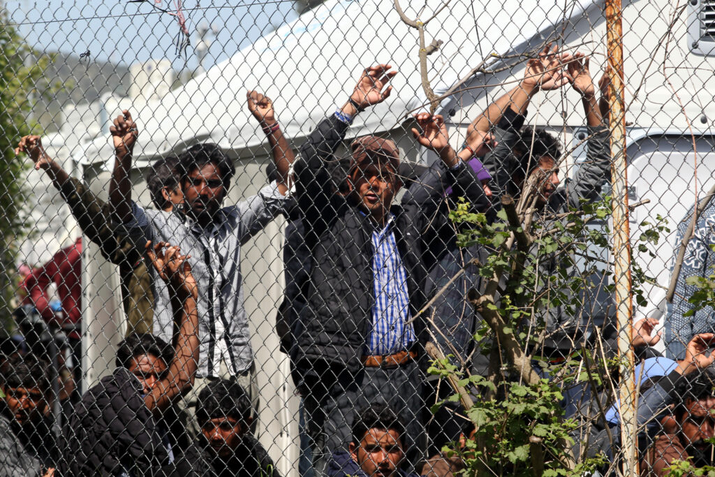 Λέσβος: Σταδιακή αποσυμφόρηση στη Μόρια - 500 πρόσφυγες φεύγουν σήμερα από το νησί - Media