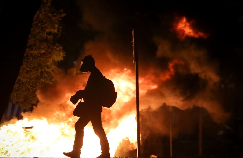 Επεισόδια στις συγκεντρώσεις στη Θεσσαλονίκη: ΠΑΜΕ, ΓΣΕΕ - ΑΔΕΔΥ και «Μακεδονομάχοι» (Photos) - Media