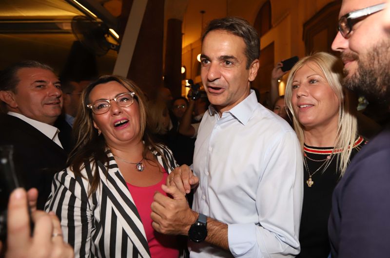 Στη Θεσσαλονίκη ο Κυριάκος Μητσοτάκης - Νυχτερινή βόλτα και selfies (Photos, Video) - Media