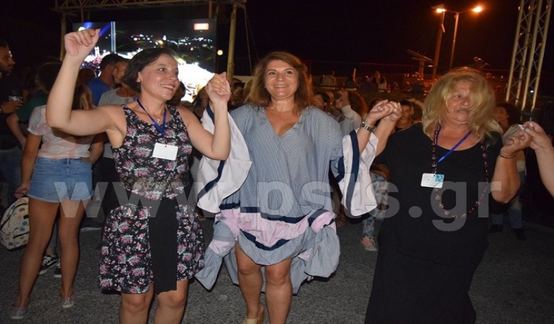 Το… έριξε στον χορό η Αργυρώ Μπαρμπαρήγου στη Σίφνο (Photos) - Media