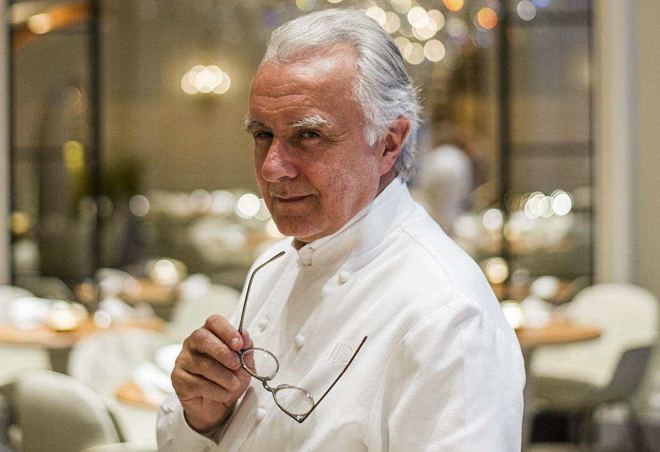 Ο κορυφαίος σεφ Αλέν Ντουκάς μαγειρεύει στο Λούβρο - Media