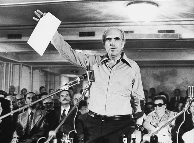 44 χρόνια ΠΑΣΟΚ - Σαν σήμερα το 1974 ο Ανδρέας Παπανδρέου ανακοινώνει την ίδρυση του Πανελληνίου Σοσιαλιστικού Κινήματος - Media