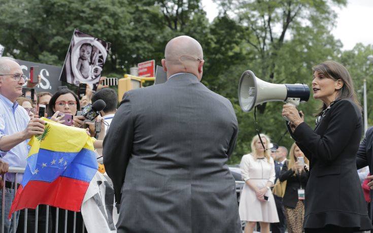 Με ντουντούκα στους δρόμους κατά του Μαδούρο η Αμερικανίδα πρεσβεύτρια στον ΟΗΕ, Νίκι Χέιλι - Media