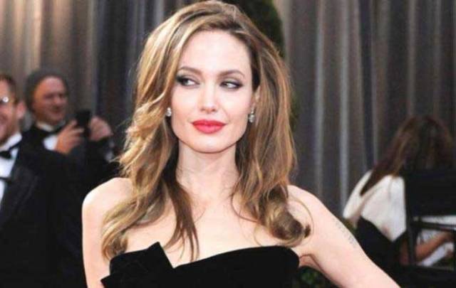 Το άλλο πρόσωπο της Αντζελίνα Τζολί: Τι αποκαλύφθηκε στο δικαστήριο με τον Μπραντ Πιτ - Media