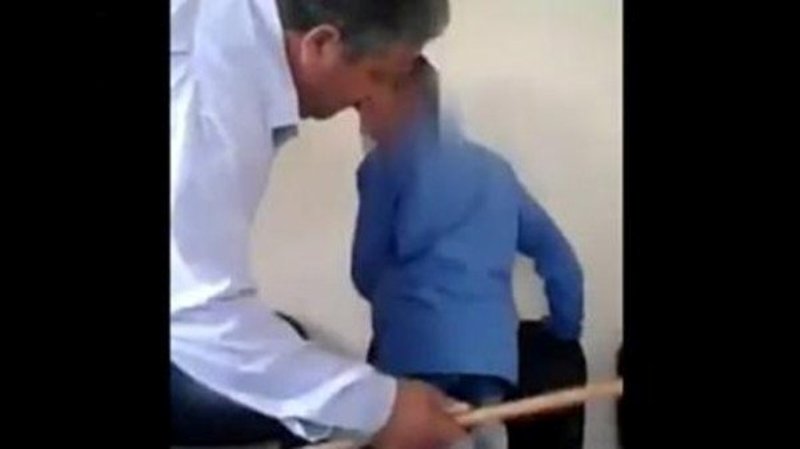 Σχολείο επαναφέρει τη «βέργα» ως τιμωρία για τους μαθητές - Πώς θα επιβάλλεται η σωματική τιμωρία στα παιδιά - Media