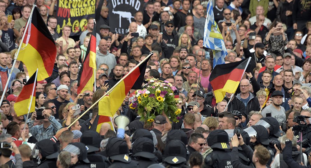 «Κόλαση» στο Κέμνιτς: Διαδηλώσεις ακροδεξιών και αντιφασιστών (Photos, Video) - Media