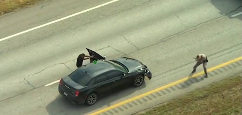 Βίντεο-σοκ: Αιματηρή ανταλλαγή πυρών κακοποιού και αστυνομικών (Video, σκληρές εικόνες) - Media