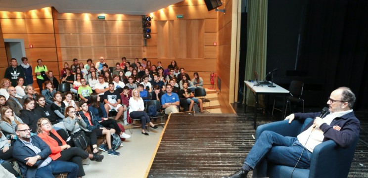 Στη Θεσσαλονίκη ο βραβευμένος με «Πούλιτζερ» συγγραφέας Τζέφρι Ευγενίδης - Media