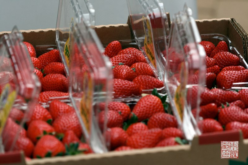 Τοποθέτησαν βελόνες μέσα σε φράουλες που πωλούνται σε σούπερ μάρκετ – 100.000 δολάρια η αμοιβή για τη σύλληψη τους  - Media