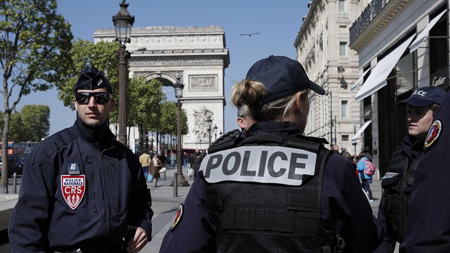 Γαλλία: Άνδρας επιτέθηκε σε αστυνομικό και τον τραυμάτισε με μαχαίρι - Media