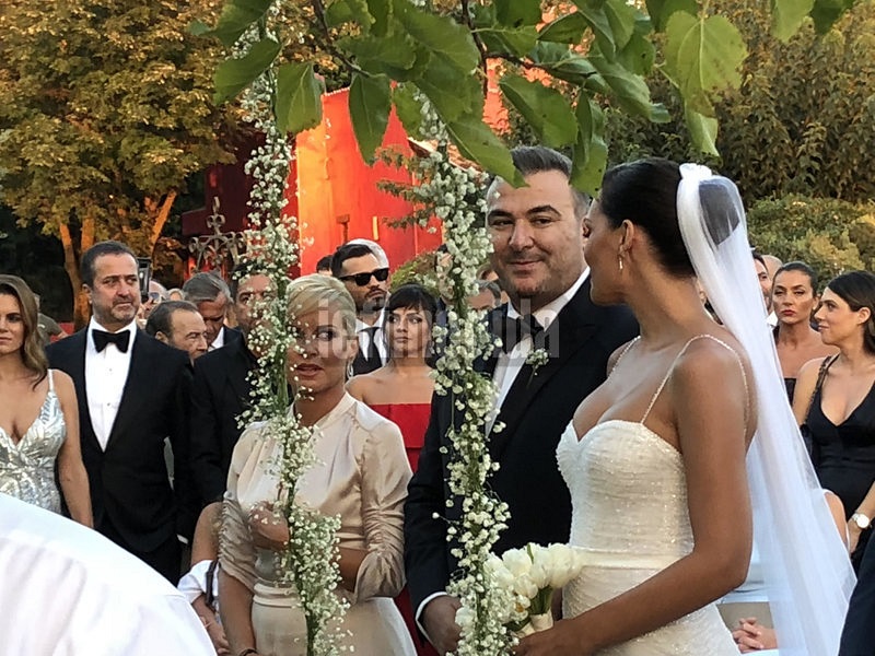Εις σάρκαν μίαν - Παντρεύτηκαν Ρέμος-Μπόσνιακ (Photos, Video) - Media