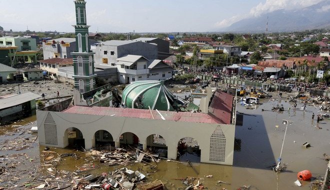 Ινδονησία: Πάνω από 830 οι νεκροί από τον σεισμό και το τσουνάμι - Media