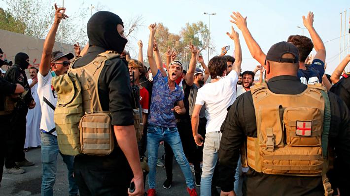 Σφοδρές συγκρούσεις στη Βασόρα για «νερό, ηλεκτρικό, δουλειά» - Στις φλόγες το κυβερνείο - Media