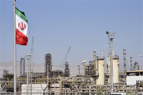 Ιράν προς ΗΠΑ: Αν θέλετε να μην ανέβει η τιμή του πετρελαίου, σταματήστε να ανακατεύεστε στη Μ. Ανατολή - Media