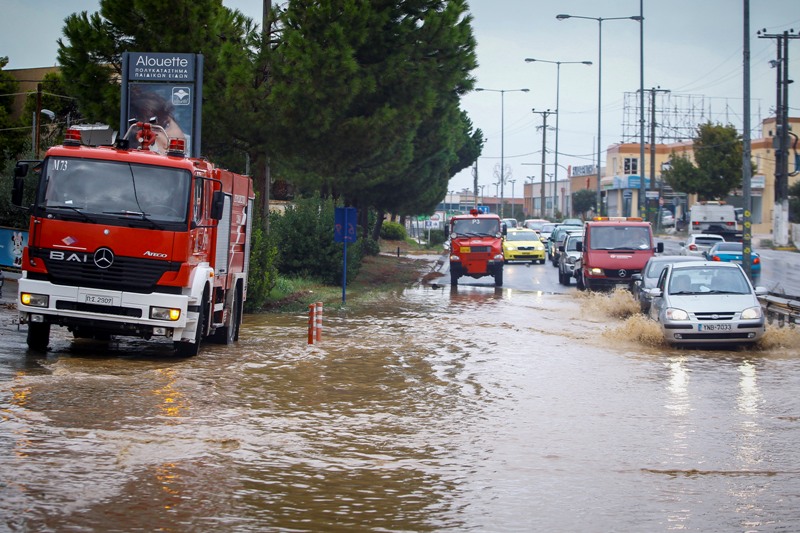 (Live) Μεσογειακός κυκλώνας: Χτυπάει αλύπητα και με ένταση την Πελοπόννησο και την Αττική ο «Ζορμπάς»  - Media