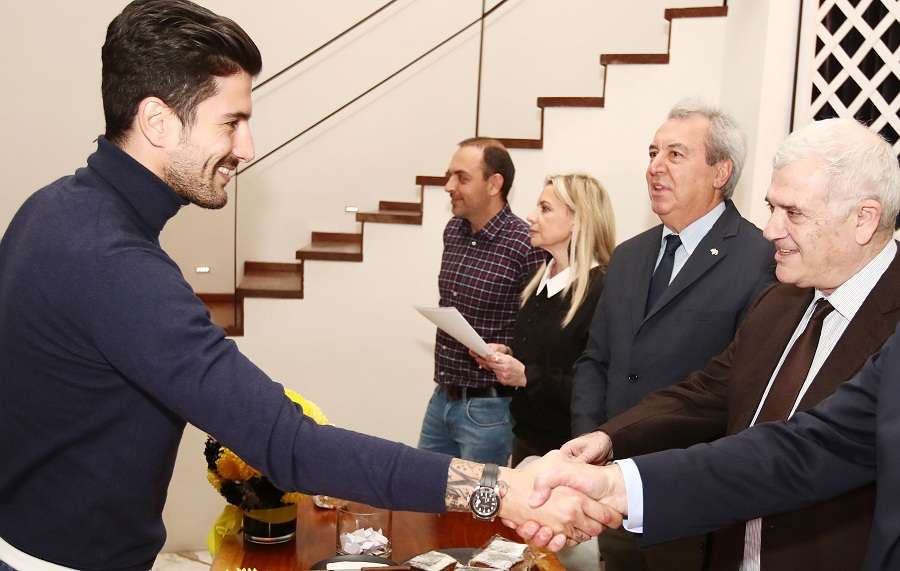 Τα «χώνει» στον Κονέ ο Μελισσανίδης: «Του έδινα ό,τι ήθελε κι αυτός έκανε διακοπές»! - Media