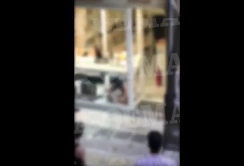 Καρέ-καρέ η απόπειρα ληστείας στο κοσμηματοπωλείο στο κέντρο της Αθήνας (Video) - Media
