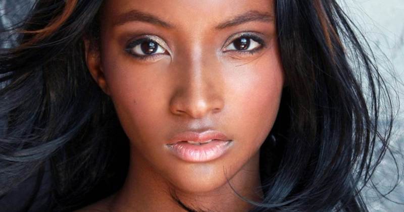 H «απόλυτη» καριέρα: Μηχανικός της Apple και μοντέλο της Victoria Secret (Photos) - Media