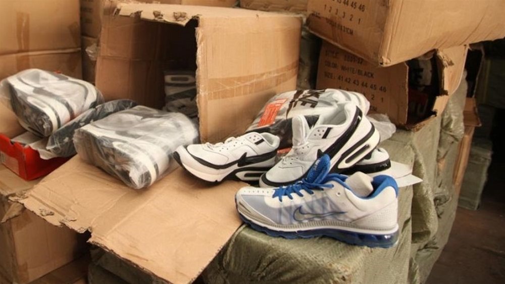 Τύπωναν σήματα-«μαϊμού» από μεγάλα brands σε εργαστήριο στη Θεσσαλονίκη - Media