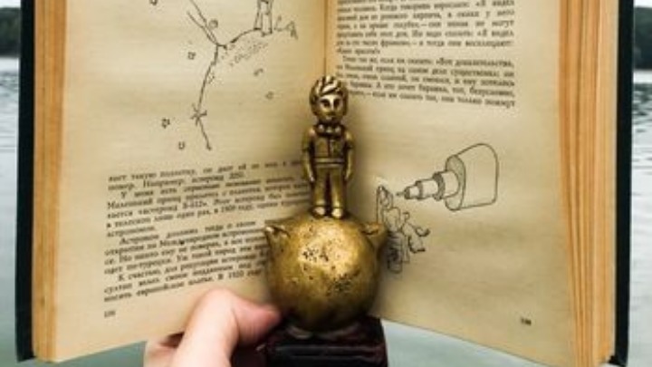 «Ο Μικρός Πρίγκιπας»: Το μικρότερο άγαλμα της Μολδαβίας σε δημόσιο χώρο - Media