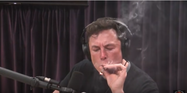 Τους τρέλανε όλους: Ο Έλον Μασκ κάπνισε μαριχουάνα on camera (Video) - Media