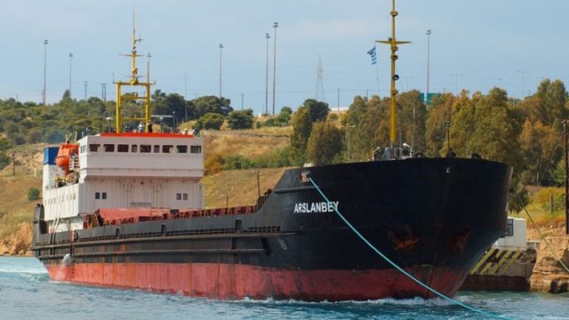 Αποκολλήθηκε το φορτηγό πλοίο που προσάραξε στην βόρεια Εύβοια - Media