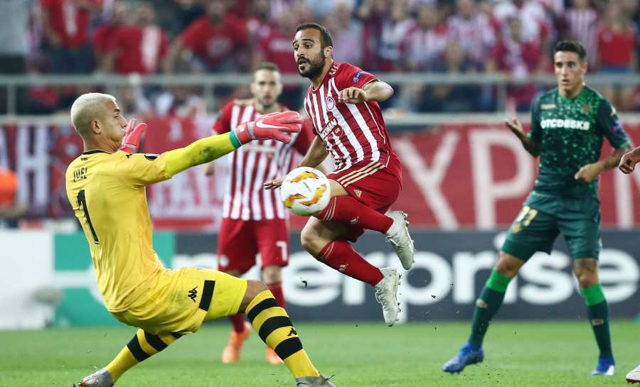 Άντεξε στην πίεση ο Ολυμπιακός, 0-0 με την Μπέτις - Αποβλήθηκε ο Τσιμίκας  - Media