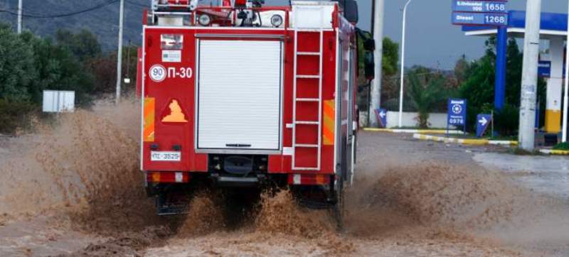 Περισσότερες από 1.800 κλήσεις έχει δεχθεί η Πυροσβεστική από όλη τη χώρα λόγω της κακοκαιρίας  - Media