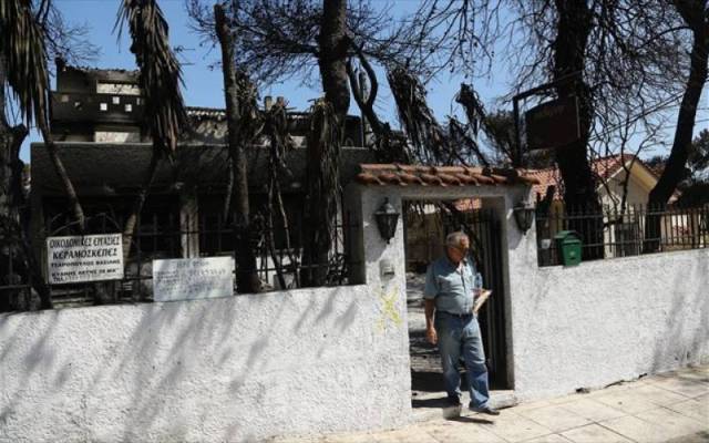 Κατάρρευση κτιρίου στο κέντρο του Πειραιά  - Media