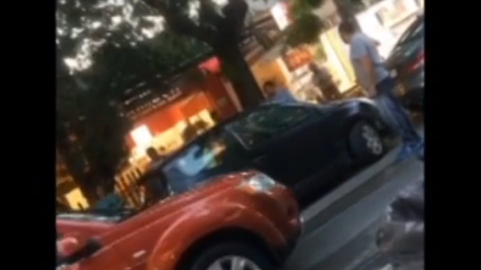 Κηφισιά: Ηλικιωμένη τράκαρε ότι αμάξι βρήκε μπροστά της στην προσπάθειά της να παρκάρει (Video)  - Media