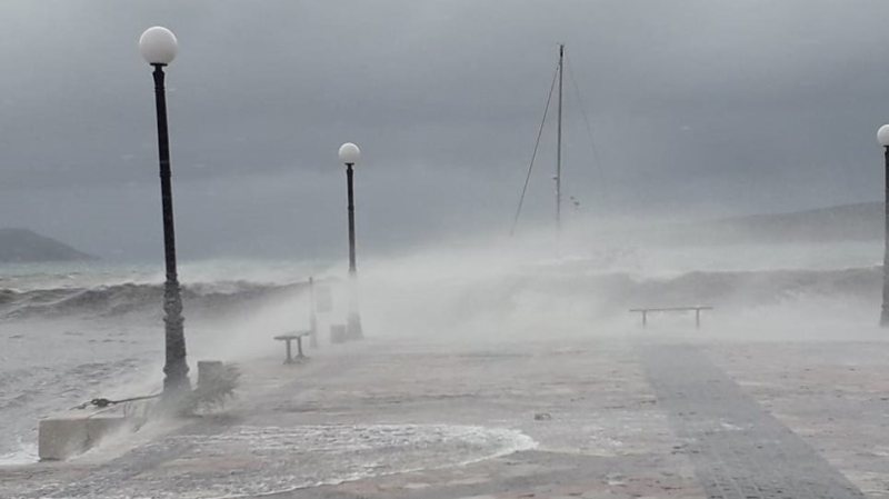 O Ζορμπάς σε Μεσσηνία και Μάνη - Η θάλασσα βγήκε στη στεριά (Photo/Video) - Media