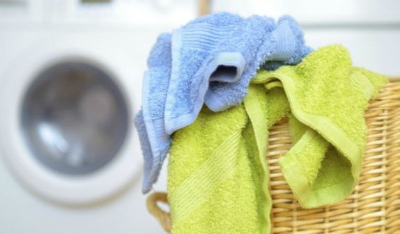 Πώς να αφαιρέσετε βαφή μαλλιών από πετσέτες και ρούχα - Media