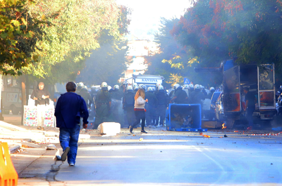 Μολότοφ και δακρυγόνα στην Τούμπα πριν το ΠΑΟΚ-Άρης (Video) - Media