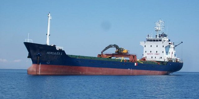 Μηχανική βλάβη σε φορτηγό πλοίο στη θαλάσσια περιοχή μεταξύ Κύθνου και Σύρου - Media
