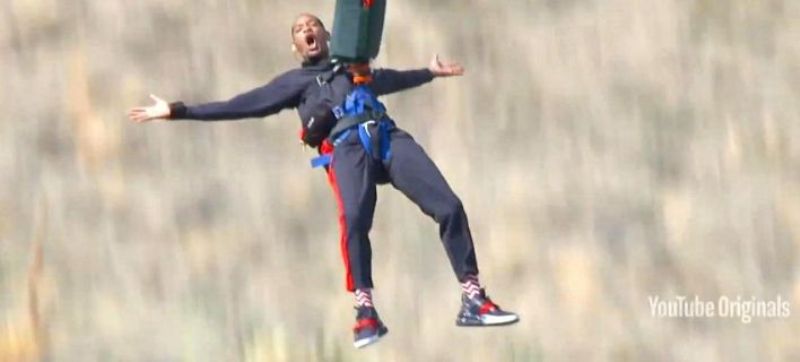 Ο Γουίλ Σμιθ γιορτάζει τα γενέθλιά του με άλμα από ελικόπτερο (Video) - Media