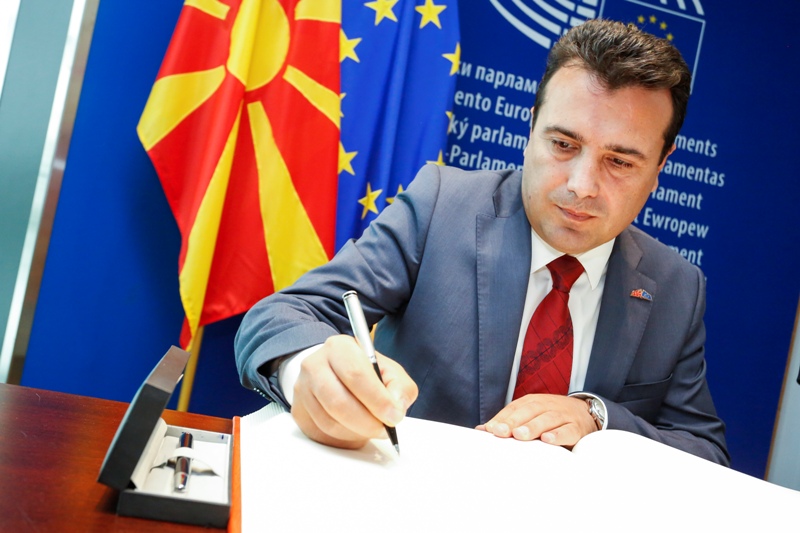 Μήνυμα Ζάεφ ένα 24ωρο μετά τη συνταγματική διαδικασία στην πΓΔΜ: Φίλοι Έλληνες ψηφίστε τη Συμφωνία των Πρεσπών   - Media