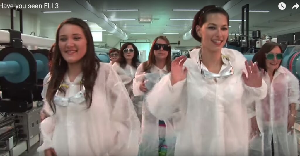 Νόμπελ Φυσικής: Διχάζει βίντεο με γυναικείο στριπτίζ στο εργαστήριο του νικητή από φοιτήτριες (Video) - Media