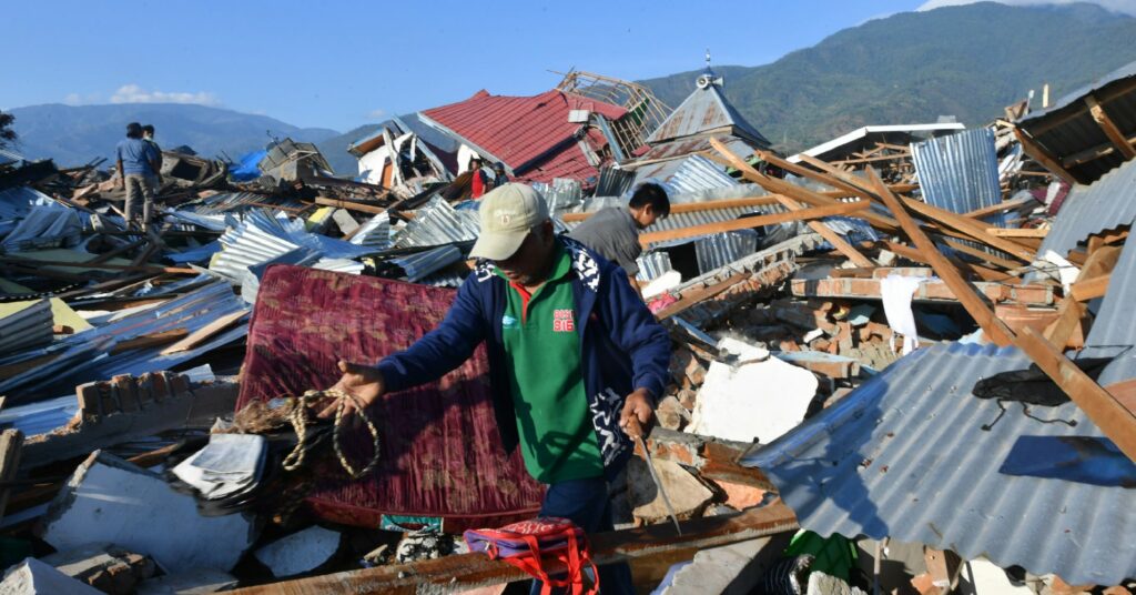 Φονικό τσουνάμι στην Ινδονησία: Στους 844 οι νεκροί – Τι επιδείνωσε την καταστροφή - Media