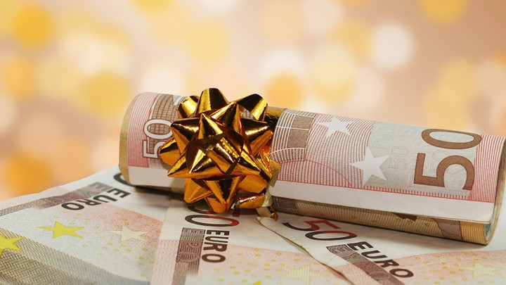 Θεσσαλονίκη: Αντισυνταγματική η πλήρης κατάργηση δώρων Χριστουγέννων και Πάσχα - Media